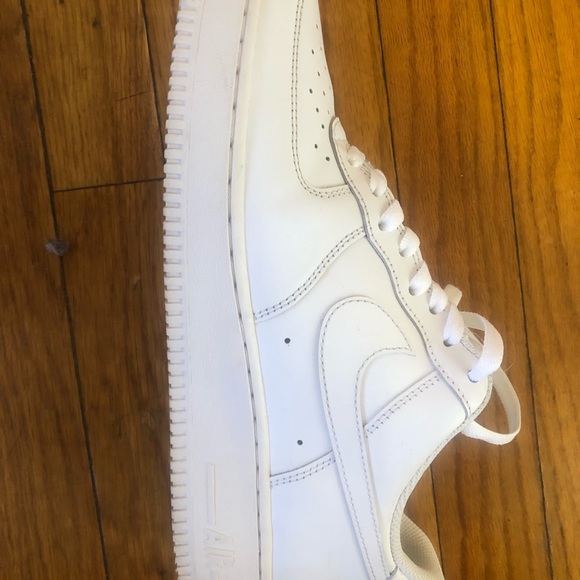 White Nike Air Force 1 - Picture 4 of 8